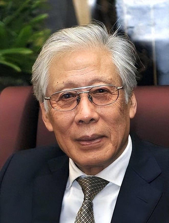 90岁焦晃近况曝光！穿纸尿裤、1天5包烟与小30岁娇妻住老破小 - 1