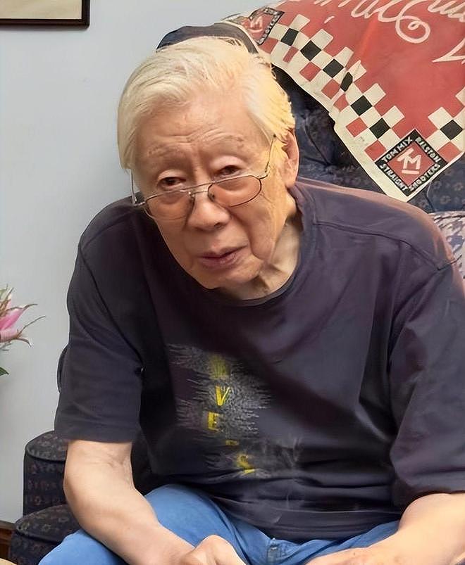 90岁焦晃近况曝光！穿纸尿裤、1天5包烟与小30岁娇妻住老破小 - 4