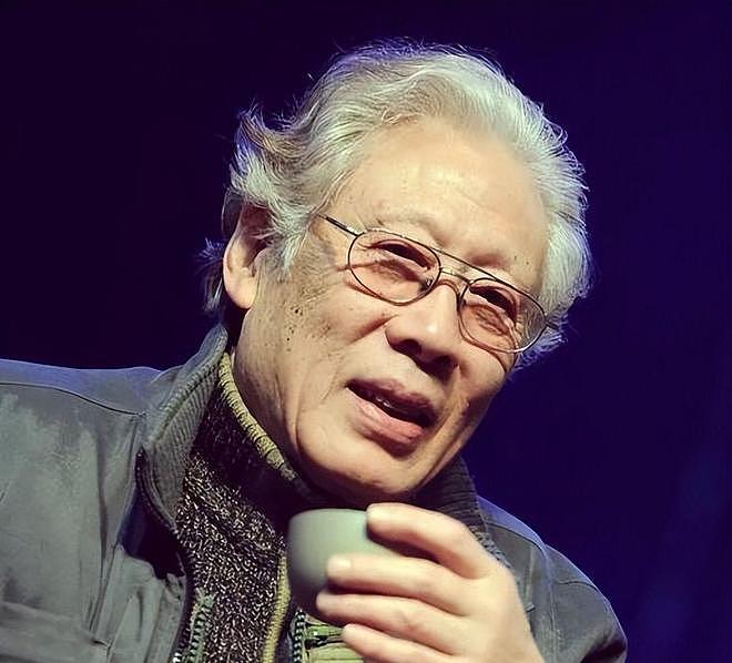 90岁焦晃近况曝光！穿纸尿裤、1天5包烟与小30岁娇妻住老破小 - 14