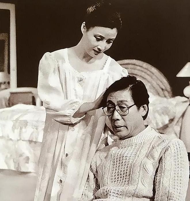 90岁焦晃近况曝光！穿纸尿裤、1天5包烟与小30岁娇妻住老破小 - 15