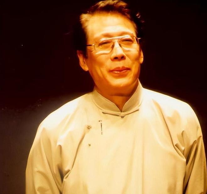 90岁焦晃近况曝光！穿纸尿裤、1天5包烟与小30岁娇妻住老破小 - 16