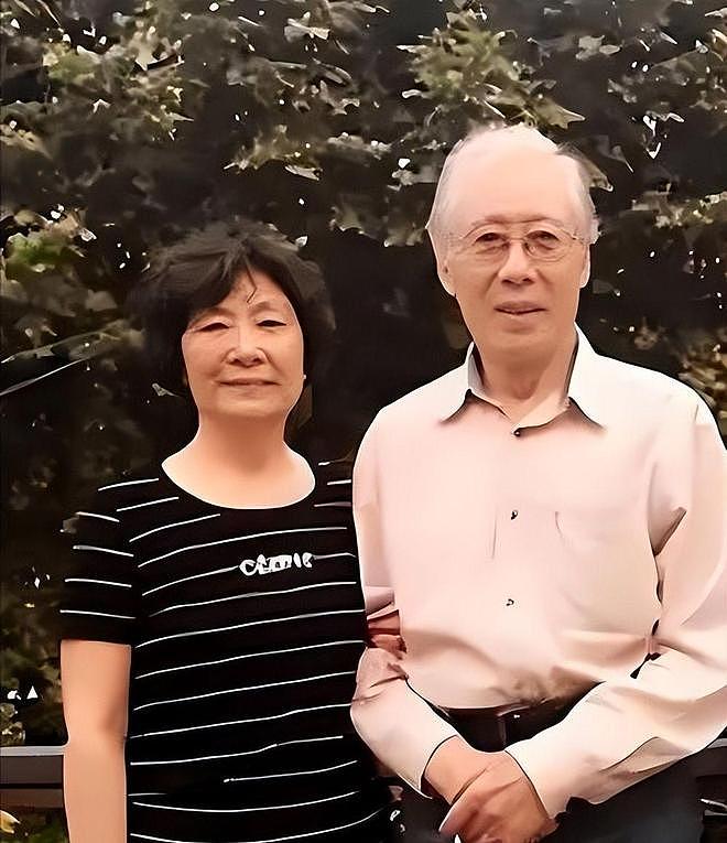 90岁焦晃近况曝光！穿纸尿裤、1天5包烟与小30岁娇妻住老破小 - 21