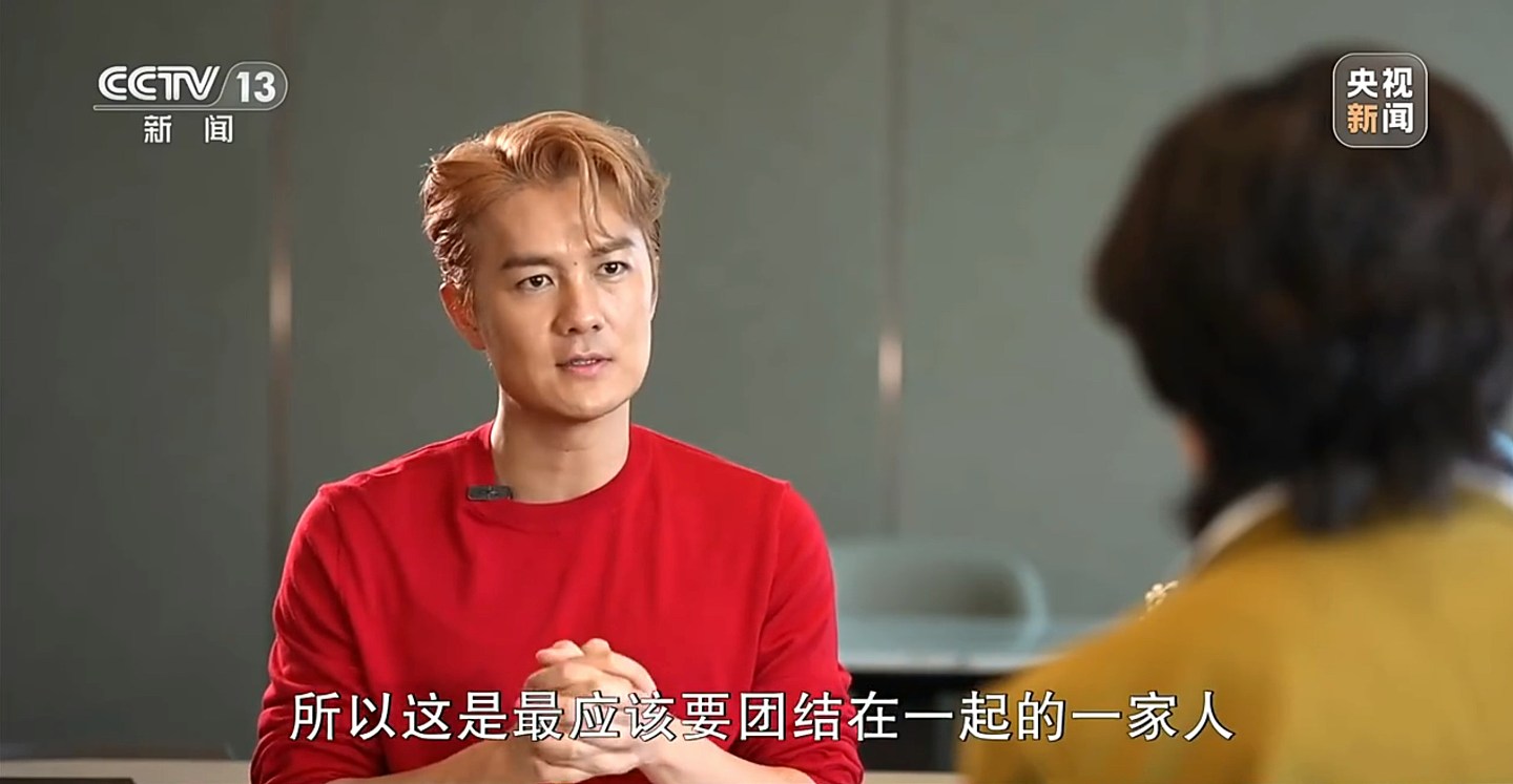 何超莲旧爱惊爆“暴瘦”内地街头摆地摊，背心底衫Look菜市场卖桃（组图） - 7