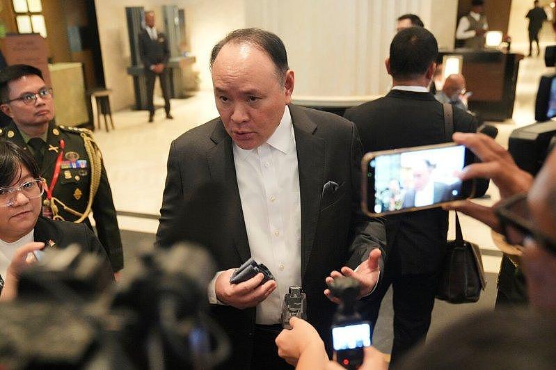 香格里拉对话：为躲中国记者，菲律宾防长绕后厨（组图） - 2