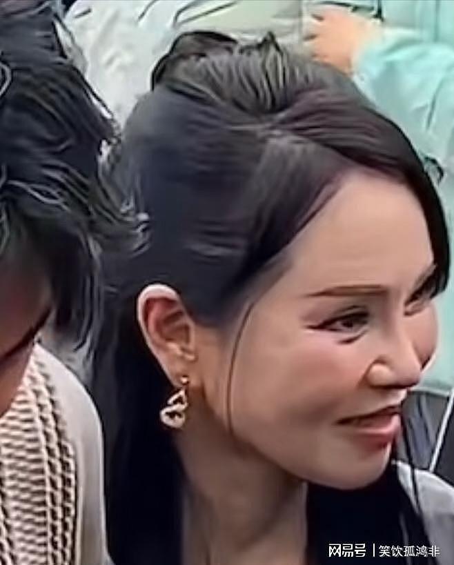 明星无滤镜后,周涛一脸凶相,李冰冰像小老太,金晨脸大如饼(组图) - 27