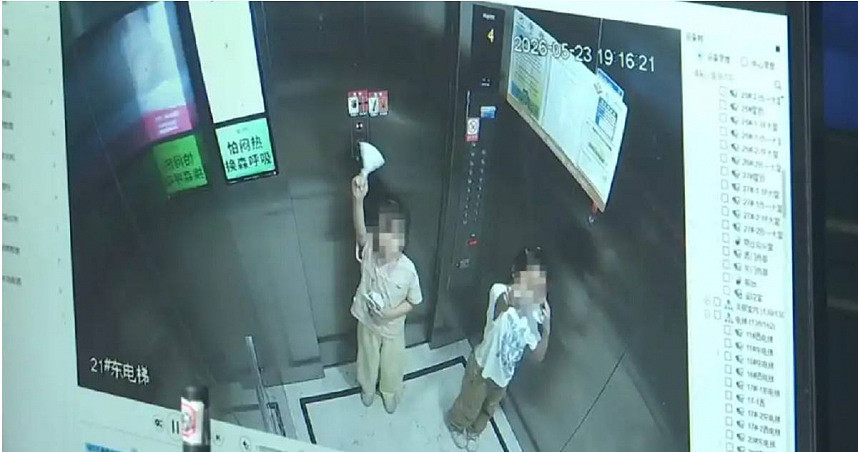 狂按求救钮35次没人理!2女童被困电梯险崩溃,保安一句话惹众怒(组图) - 1