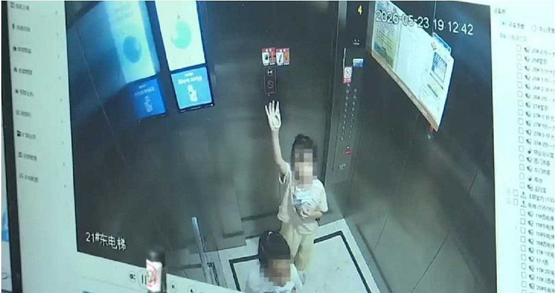 狂按求救钮35次没人理!2女童被困电梯险崩溃,保安一句话惹众怒(组图) - 4