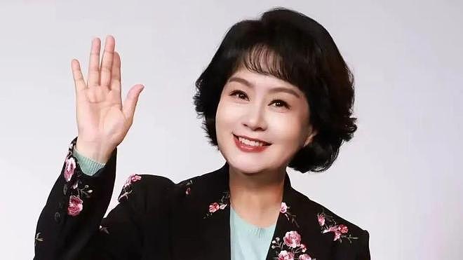 著名女主持人鞠萍宣布明天退休！曾创造惊人收视率！网友感叹：几代人的回忆 - 7
