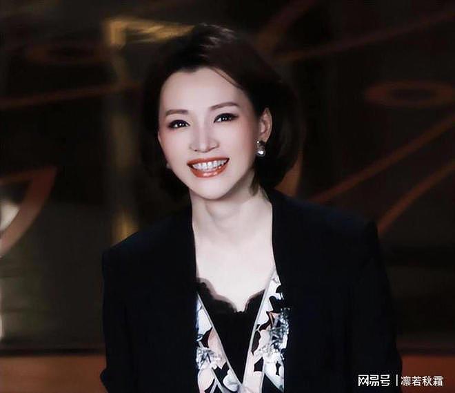 不顾母亲反对，执意嫁给小5岁且离婚带娃的密春雷，董卿后悔了吗 - 12
