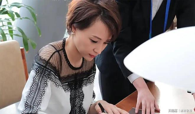 不顾母亲反对，执意嫁给小5岁且离婚带娃的密春雷，董卿后悔了吗 - 21