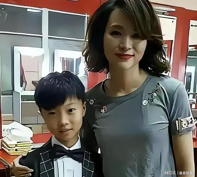 不顾母亲反对，执意嫁给小5岁且离婚带娃的密春雷，董卿后悔了吗 - 25