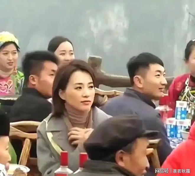 不顾母亲反对，执意嫁给小5岁且离婚带娃的密春雷，董卿后悔了吗 - 26