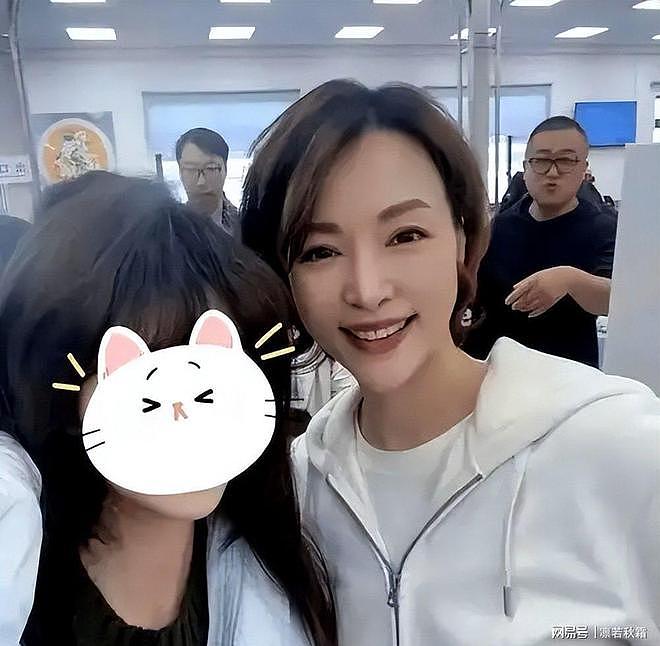 不顾母亲反对，执意嫁给小5岁且离婚带娃的密春雷，董卿后悔了吗 - 27