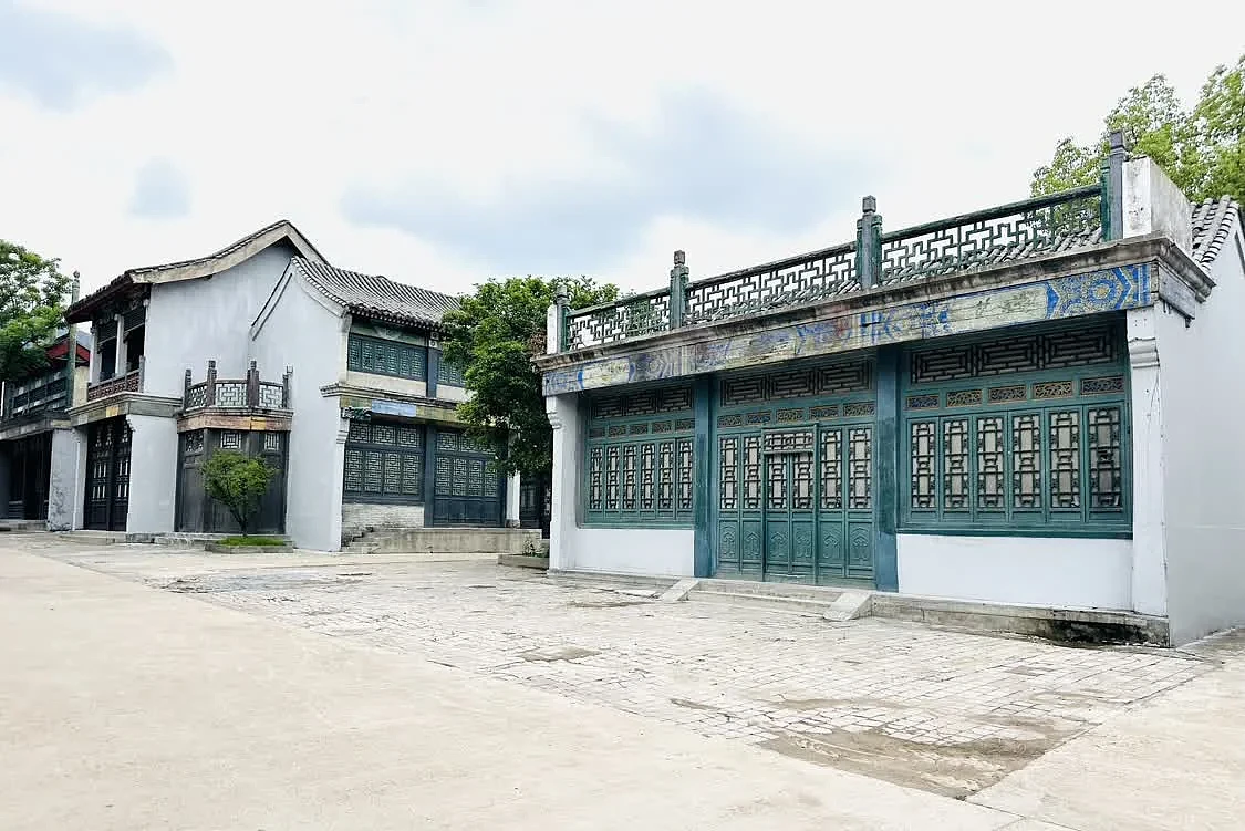 AI大潮中的横店：演员刚走红就无戏可拍（组图） - 1