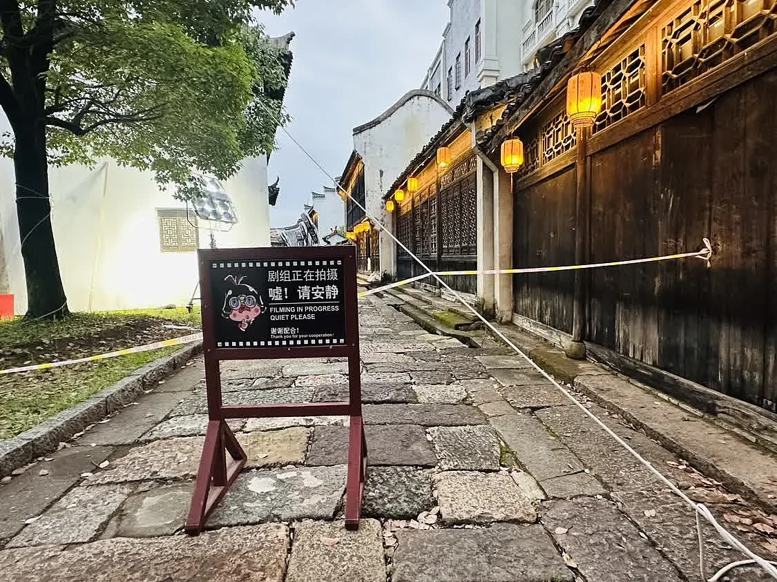 AI大潮中的横店：演员刚走红就无戏可拍（组图） - 3