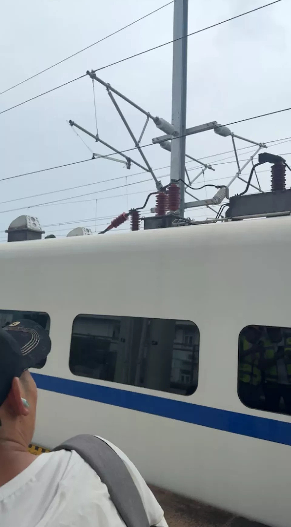 中国高铁卡隧道逾2小时，乘客热疯：像从水里捞出来（组图） - 2