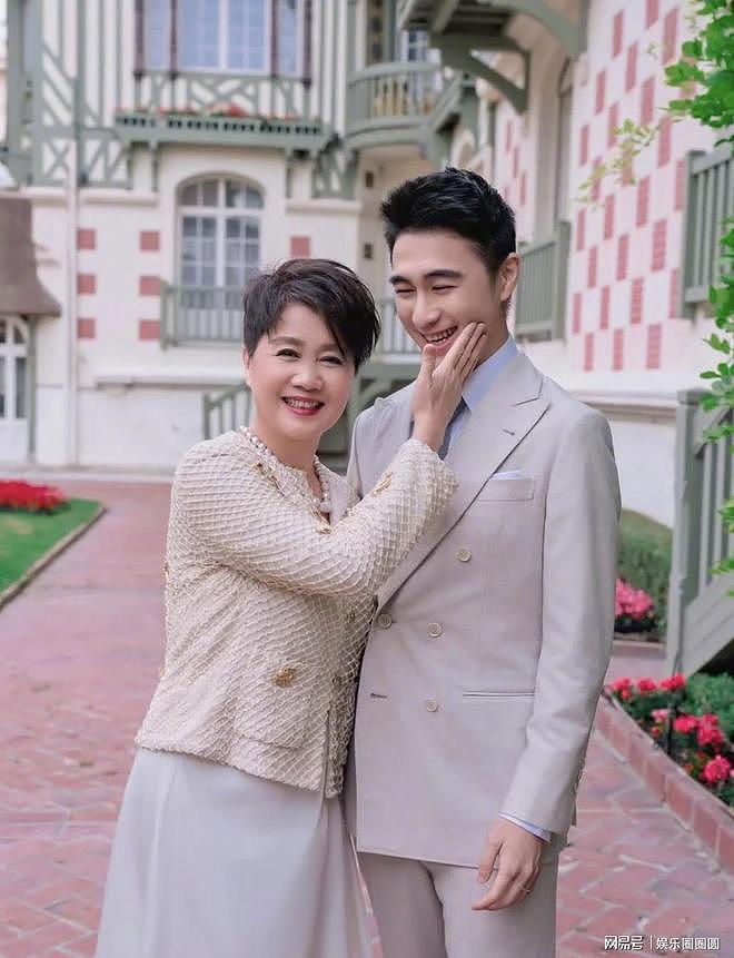 赌王儿子何猷君法国大婚!晚宴曝光儿女当花童,奚梦瑶蓝裙很惊艳(组图) - 2