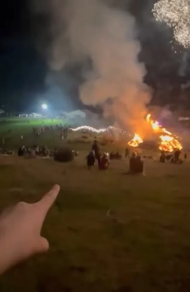 澳洲烟花秀突发意外！失控飞向人群爆炸，现场尖叫不断（视频/组图） - 5