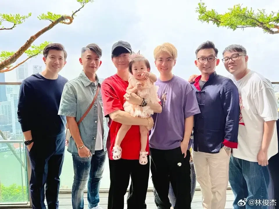 歌手私生活败在粉丝？林俊杰女友眼神被恶意解读（组图） - 12