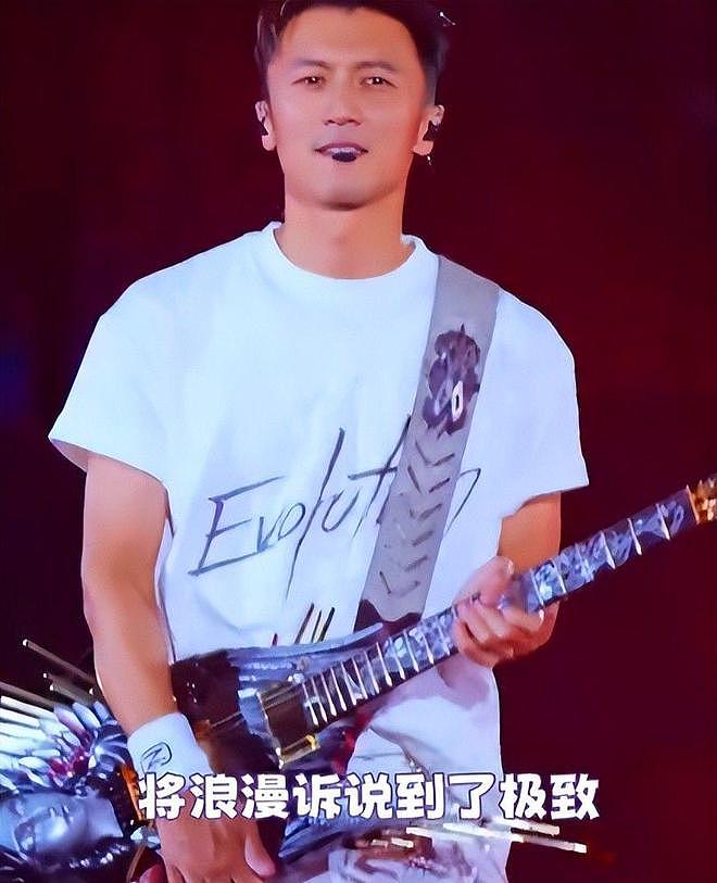 王菲哭了!谢霆锋演唱会拍到清晰一幕,才知王菲真正想要的是什么(组图) - 9