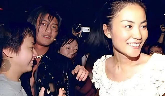 王菲哭了!谢霆锋演唱会拍到清晰一幕,才知王菲真正想要的是什么(组图) - 14