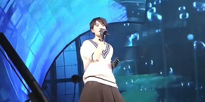 王菲哭了!谢霆锋演唱会拍到清晰一幕,才知王菲真正想要的是什么(组图) - 23