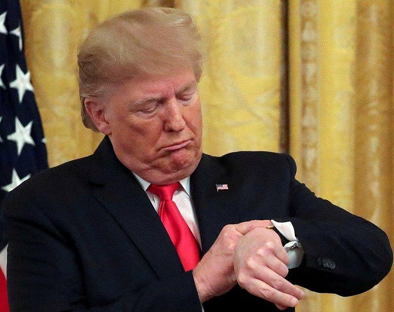 男子640美元买特朗普手表少个“T”，收到变“RUMP”（组图） - 1