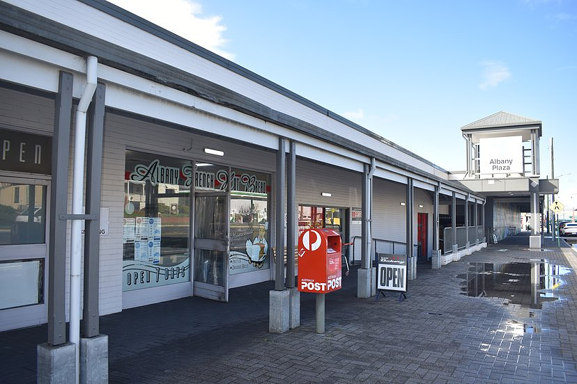 太离谱！西澳知名亚洲烘焙店爆雷，面包上惊现老鼠屎，检查员都看傻了（组图） - 1
