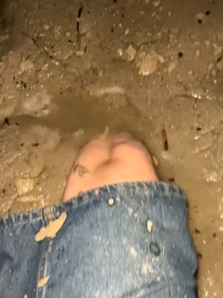 澳洲海滩惊魂！女子深陷流沙被埋至腰部，1小时才脱困，“感觉像被真空袋吸住”（组图） - 3