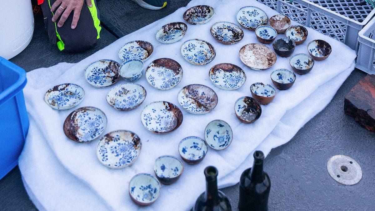 挪威深海发现18世纪沉船，大量“百年青花瓷”重见天日（组图） - 1