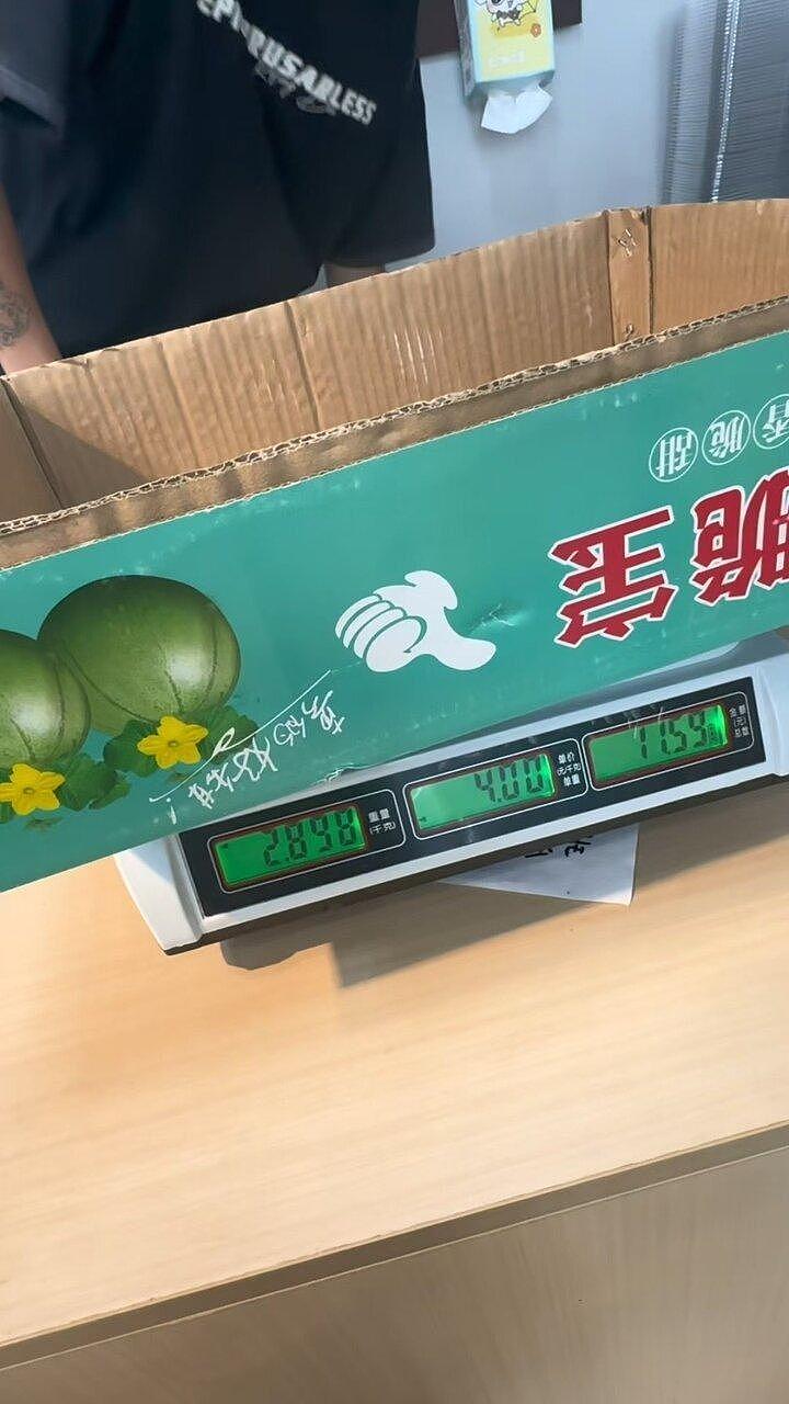 太离谱！河南1市场装水果纸箱重3斤，里面竟填充水泥（组图） - 2