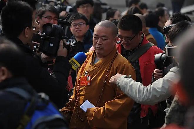 国家出手，60岁释永信下场大快人心，倒霉的5个女人也出了口恶气 - 3