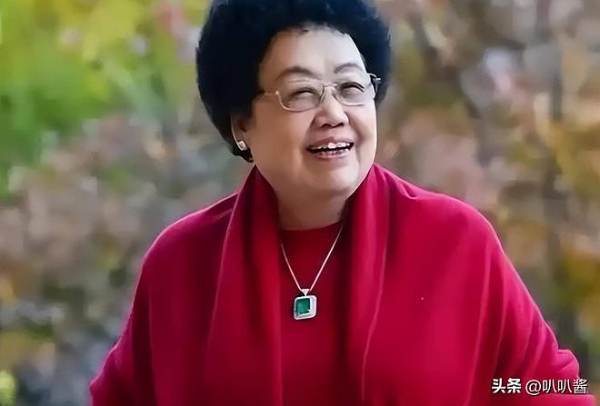 身价过百亿，坐拥北京一条街，出门私人飞机，京圈内的富婆都有谁 - 1