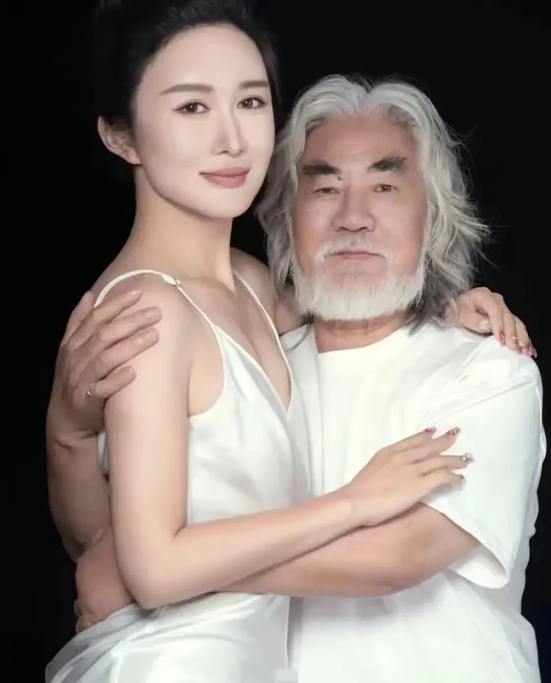 张纪中被曝婚内转移千万资产给小31岁现任（组图） - 1