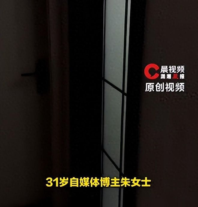 太嚣张！歹徒破门猥亵洗澡女子，按床上侵犯还叫嚣：报警也不怕（组图） - 1