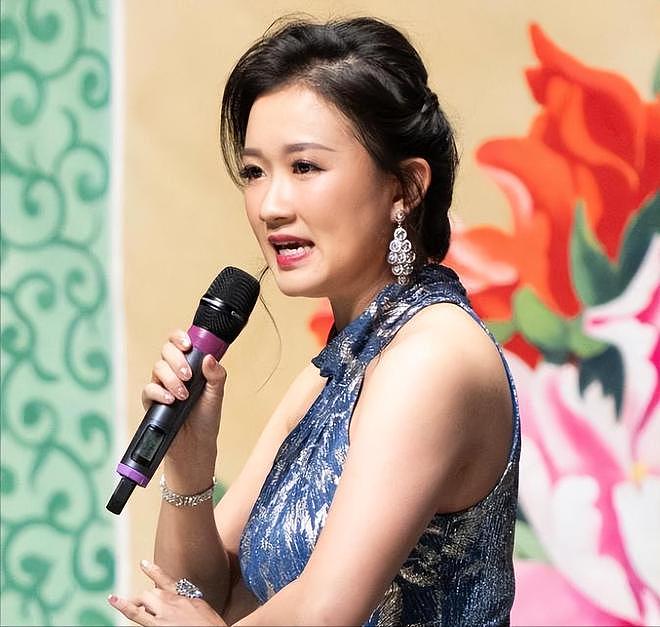 差41岁的忘年恋！73岁香港卢伟国迎娶好友90后女儿，网友说的现实（组图） - 9