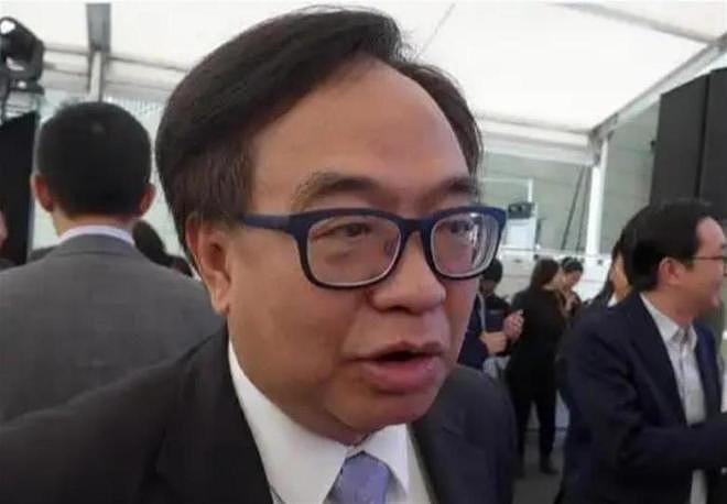 差41岁的忘年恋！73岁香港卢伟国迎娶好友90后女儿，网友说的现实（组图） - 14