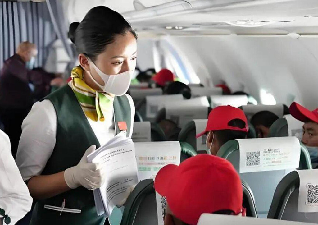 中国廉价航空上演崩溃一幕！乘客：简直就是噩梦（图） - 1