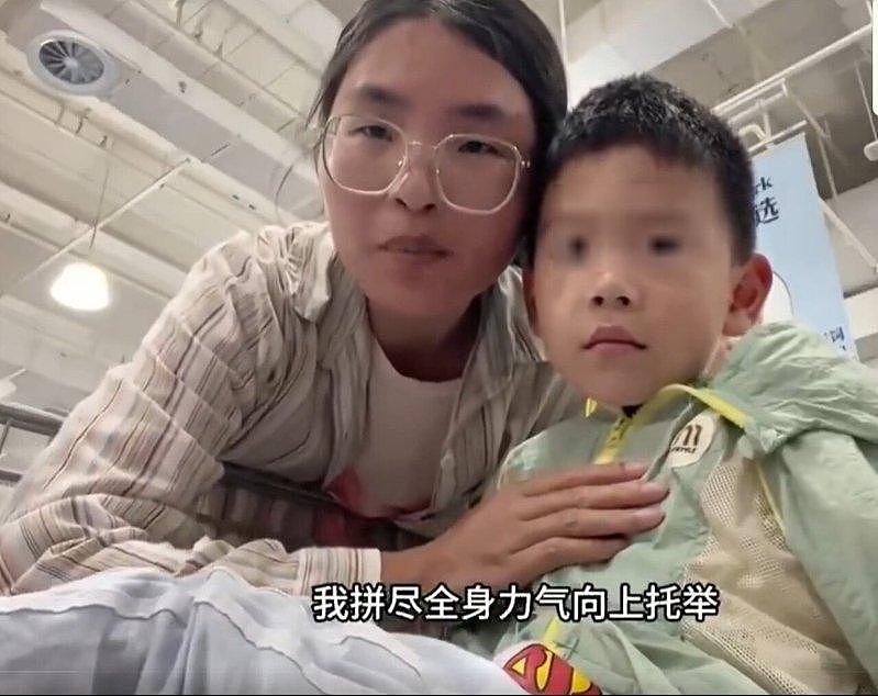 “儿子5岁就能来山姆” 中国宝妈跟风玩梗，被迫含泪道歉（图） - 1