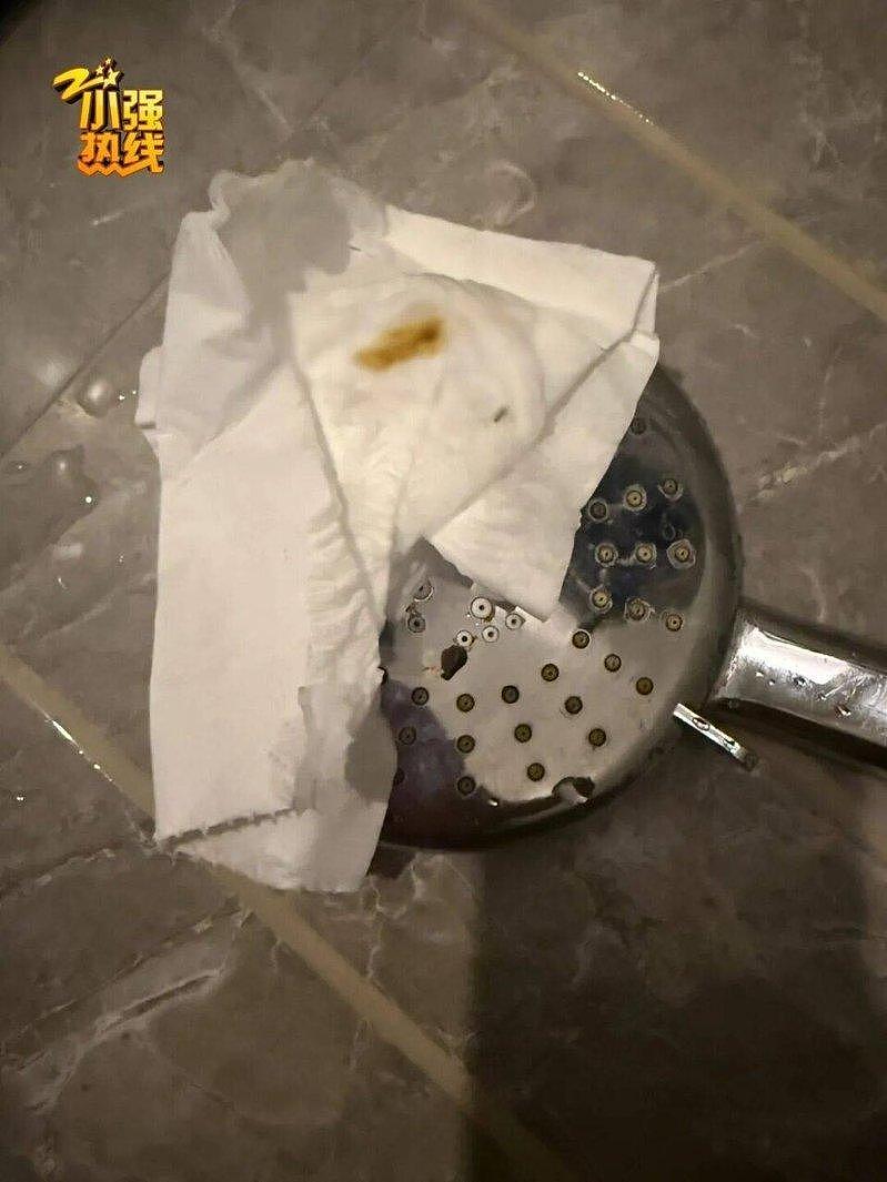 莲蓬头疑沾排泄物,情侣住杭州酒店洗澡崩溃!反被指自导自演(图) - 1