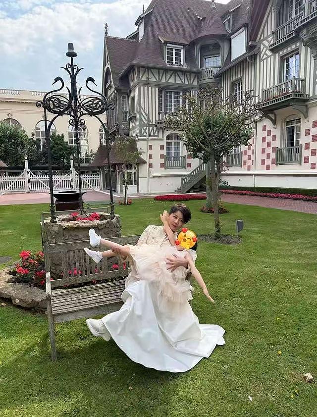何猷君奚梦瑶婚礼宾客名单流出！四房一家齐赴法，8人名媛伴娘团合影（组图） - 5