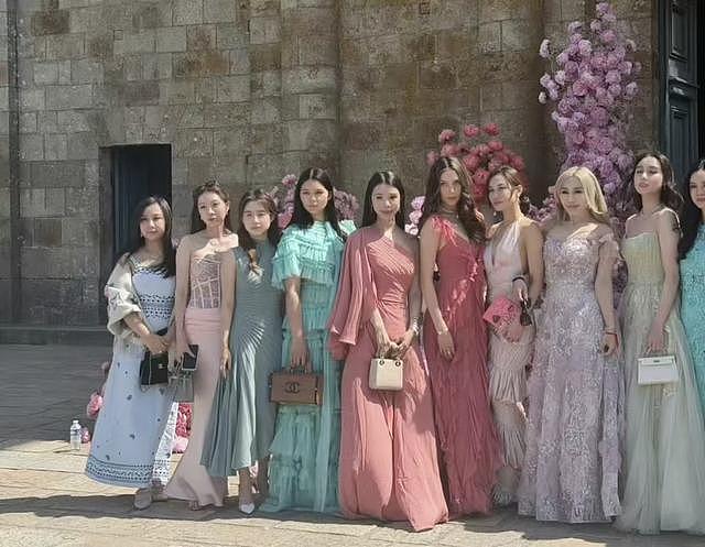 何猷君奚梦瑶婚礼宾客名单流出！四房一家齐赴法，8人名媛伴娘团合影（组图） - 14
