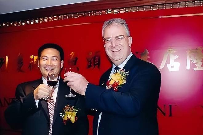 餐饮界的“败家子”:4年输光百亿帝国,兜里居然拿不出1块钱?(组图) - 4