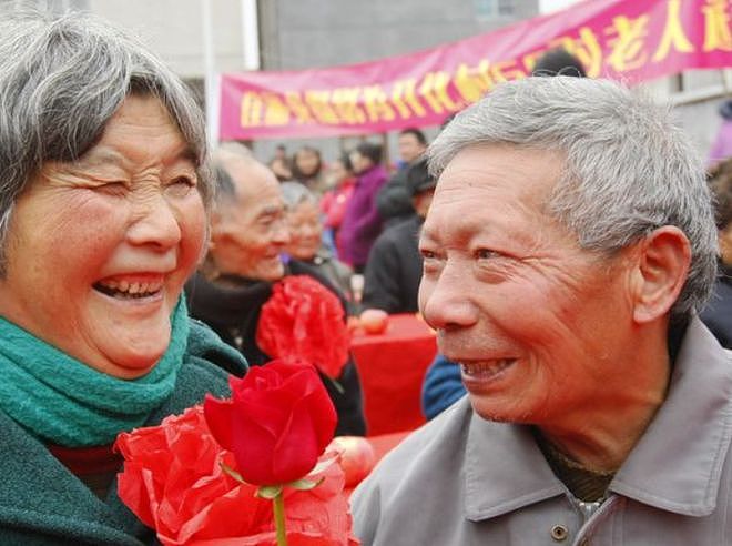 老年人也需要性生活，不过得节制，多久一次？要不要戴套？（组图） - 2