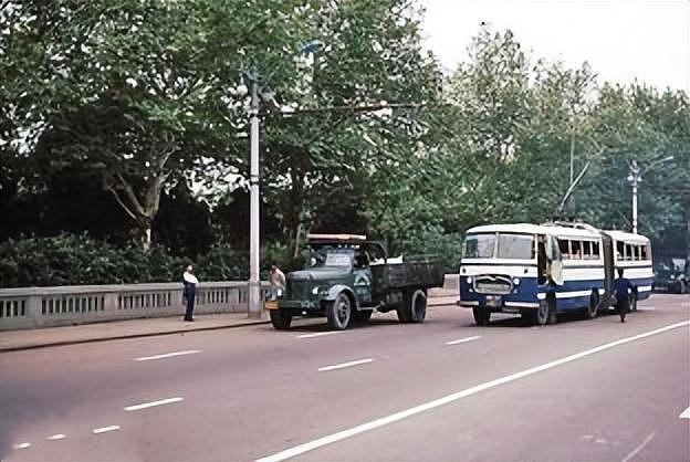 1992年，湖北夫妇当女儿面自杀，23年后，她亲自带人挖开父母棺材 - 4