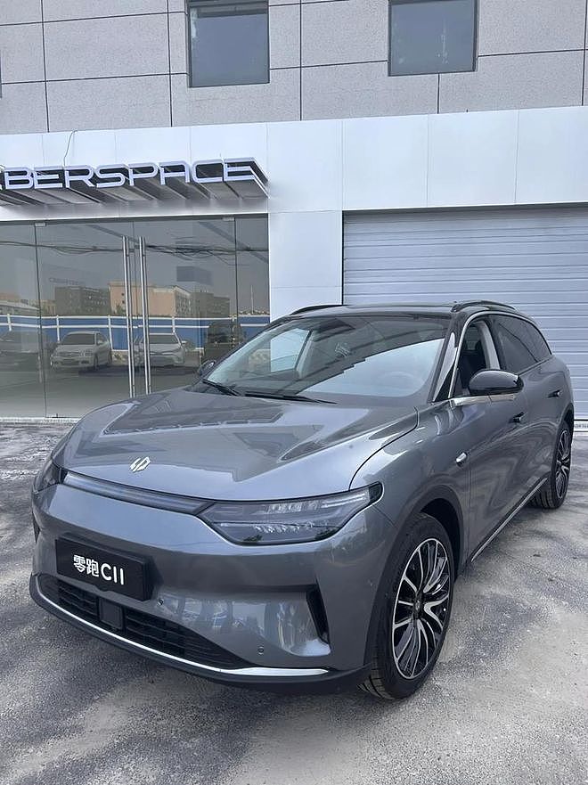 智驾撞车，后排乘客双臂撞断！零跑回应：已标明无法识别静止物体 - 2