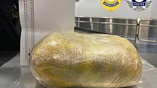 悉尼机场现“裤裆藏毒”！男子裆部异常被查，竟绑着2.5公斤纯可卡因（组图）