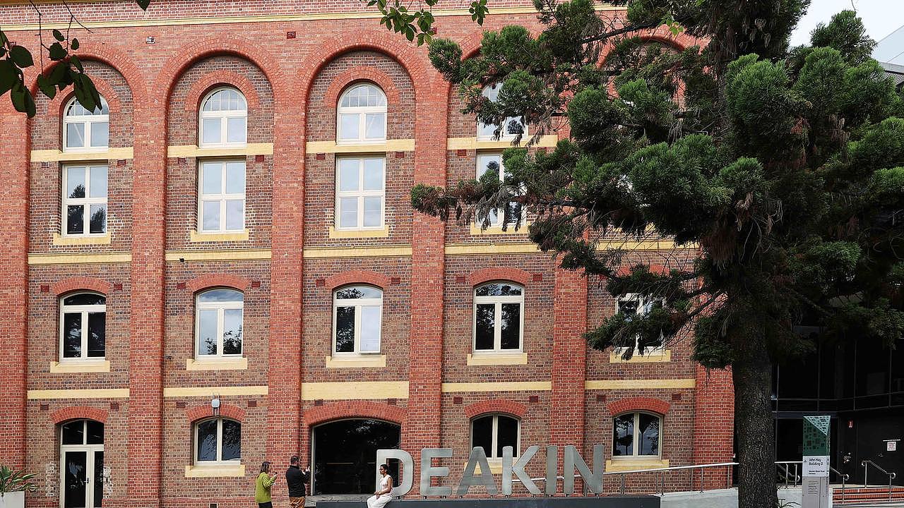 迪肯大学拟裁150人，超620名员工被迫重新申请上岗（组图） - 2