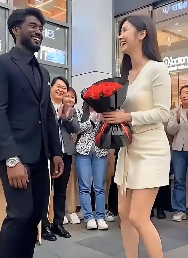 机舱变脸女彻底翻车!见中国男生翻白眼,遇印度男士瞬间温柔(组图) - 3