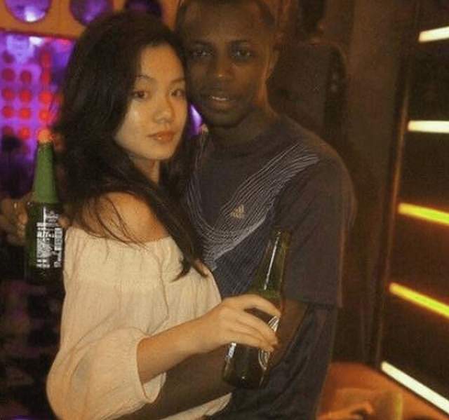 机舱变脸女彻底翻车!见中国男生翻白眼,遇印度男士瞬间温柔(组图) - 4
